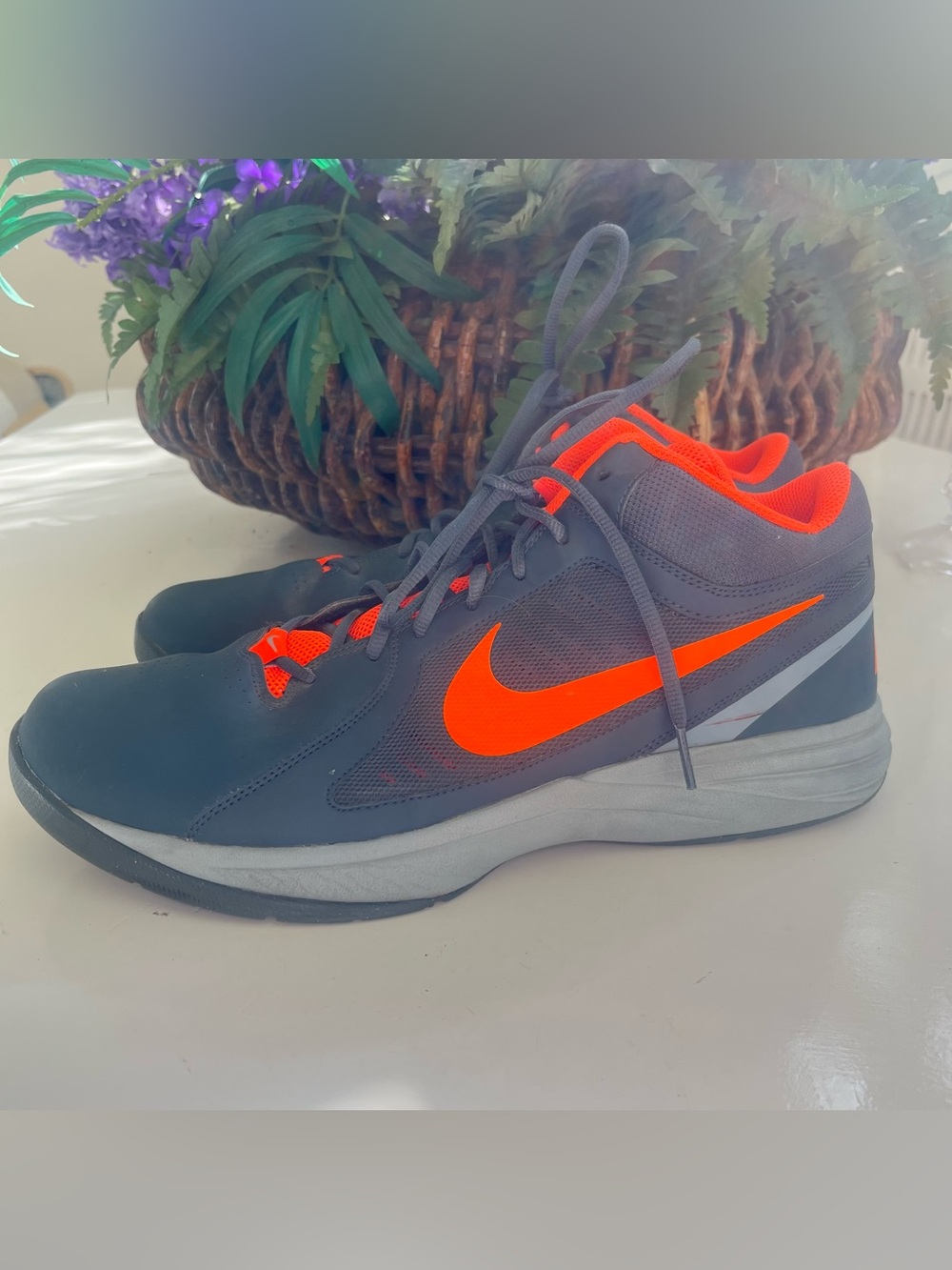 Nike Overplay VIII Orange Grey BB Sneakers Mens Sz 14 /2014 /637382–011 EUC